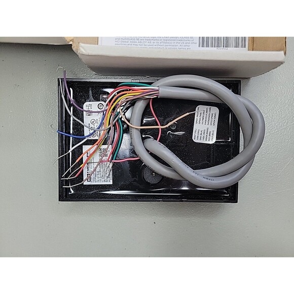 HID 921PTNNEK00000 multiCLASS SE RPK40 Smart Card Reader Wall Switch with Keypad - Picture 4 of 6